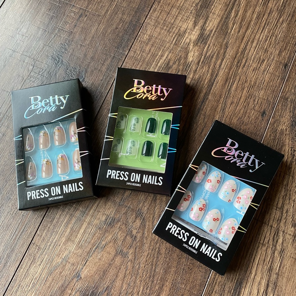 BUNDLE & SAVE! Fashion nails by Betty Cora - new in box